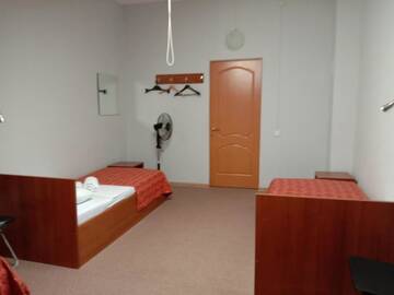 Фото номера Трехместный номер эконом-класса с общей ванной комнатой Гостиница Азалия г. Казань 6