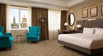 Фото номера Номер Делюкс с кроватью размера &quot;king-size&quot; Гостиница DoubleTree by Hilton  г. Казань 5
