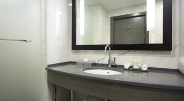 Фото номера Номер с 2 двуспальными кроватями Гостиница DoubleTree by Hilton  г. Казань 2