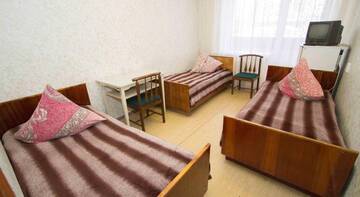 Фото номера Стандартный трехместный номер Гостиница Profilaktoriy KMPO г. Казань 2