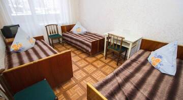Фото номера Стандартный трехместный номер Гостиница Profilaktoriy KMPO г. Казань 3