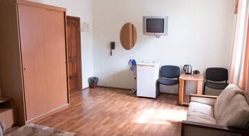 Фото номера Трехместный номер 4 категории однокомнатный в двухкомнатном блоке Гостиница  Фатима г. Казань 6